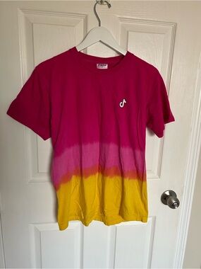 Tik Tok Gradient Pink to Yellow Short Sleeve Tee
